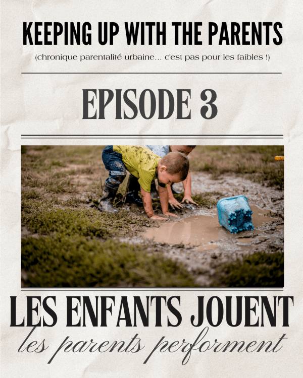 Deux enfants jouent dans la boue près d'une flaque, concentrés et sales, illustrant la liberté de l'enfance face à l’univers codé et normé des adultes.